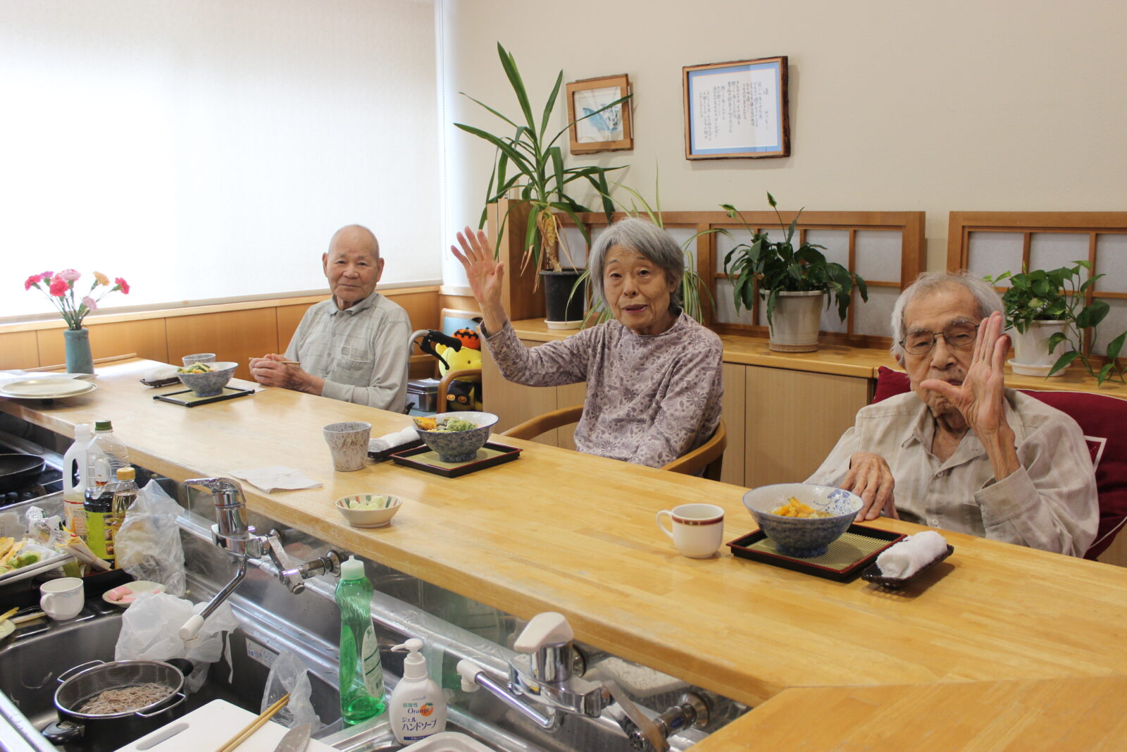なんといっても食欲の秋！！揚げたて天ぷらとあったかお蕎麦でもりもり食べます。そば処紅林荘