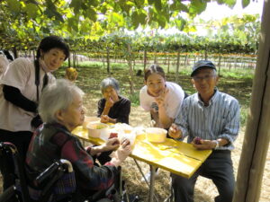 食欲の秋！！ぶどう狩りに行ってきました