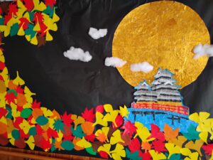 壁画作り～紅葉・中秋の名月・お城～