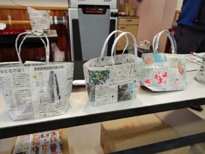 信濃毎日新聞松本専売所の方々による新聞袋ワークショップ