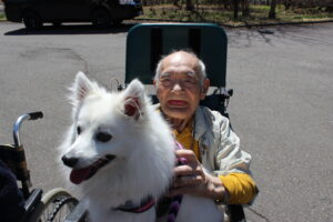 犬を飼っていた利用者様も多く、犬とふれあえる機会を作りました!(^^)!