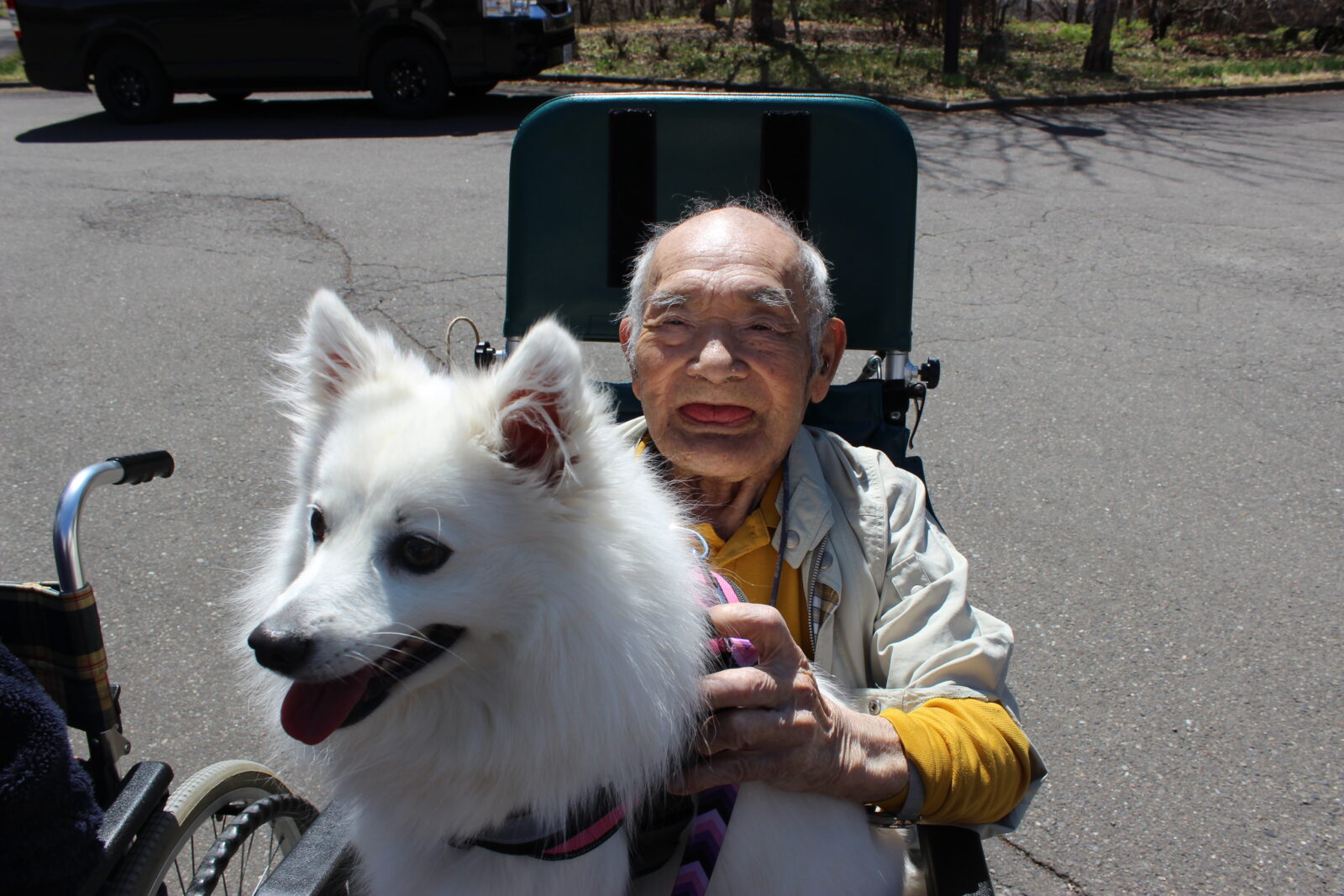 犬を飼っていた利用者様も多く、犬とふれあえる機会を作りました!(^^)!