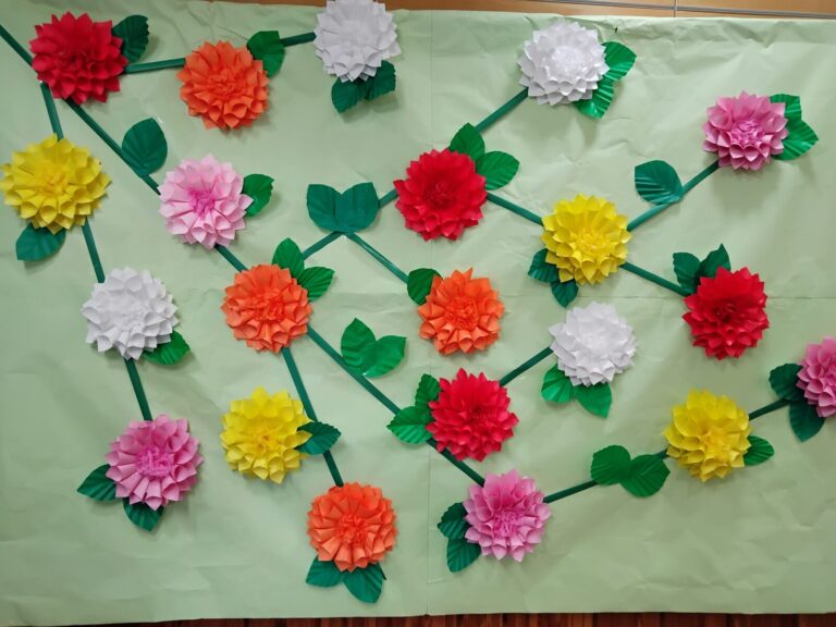 今月の壁画はダリア！