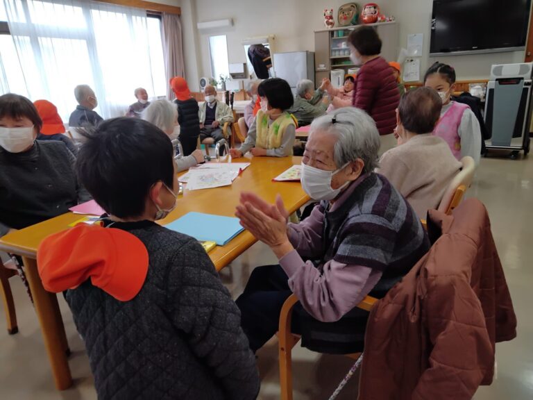 里山辺保育園の園児との交流会