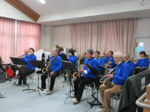 MABバンドの皆さんが演奏に来てくれました🎶