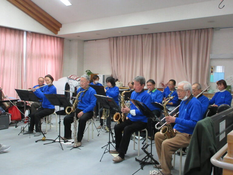 MABバンドの皆さんが演奏に来てくれました🎶