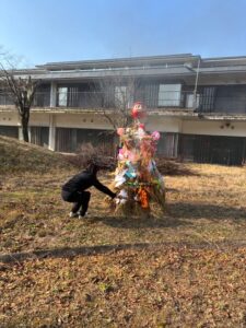 青空のもと、どんど焼きを行いました。