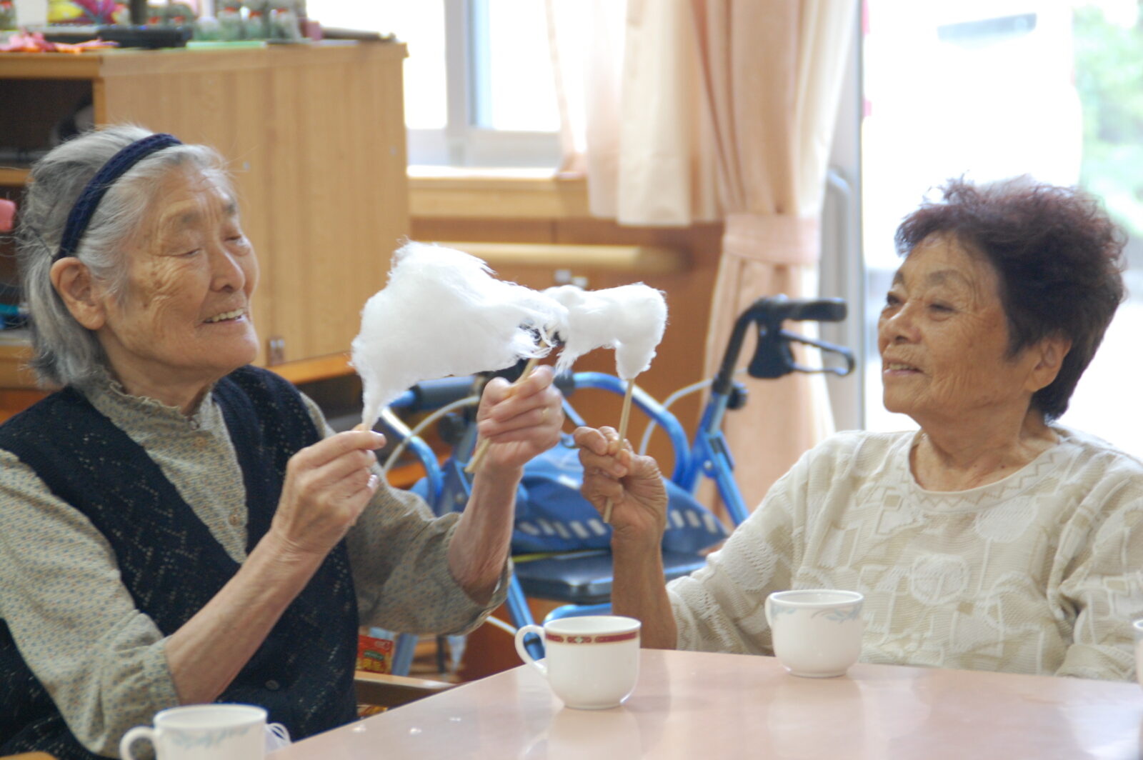 中学生ボランティアのお子さんと一緒にミニ縁日を楽しみました